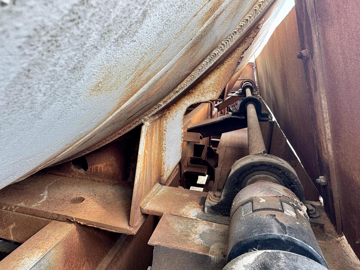 Used Advance Tank Mfg 600 Gallon on 20 ft Goose neck trailer