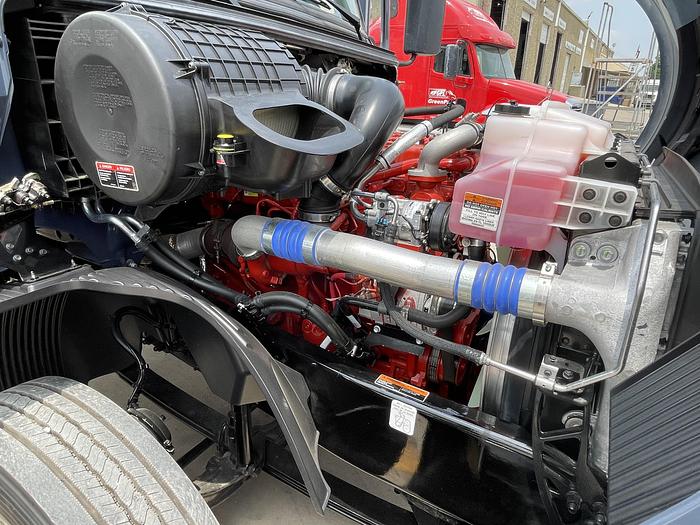 2022 Volvo VNL64, Cummins ISX 12L 400HP CNG Engine, Amazon Truck, 600 miles only