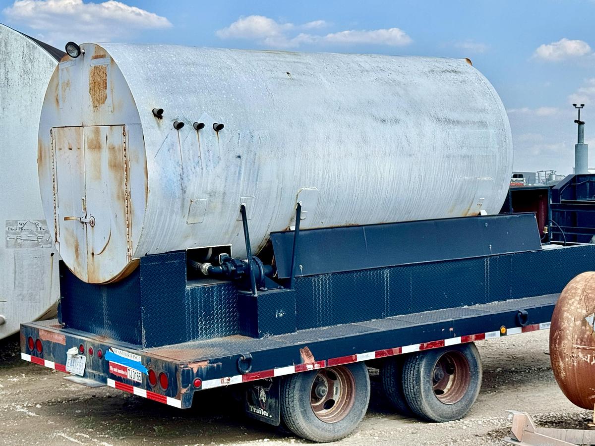 Used Advance Tank Mfg 600 Gallon on 20 ft Goose neck trailer