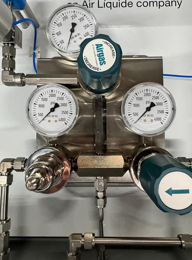 Used Hydrogen Switchover Manifold w/ Excess Flow and Estop Protection