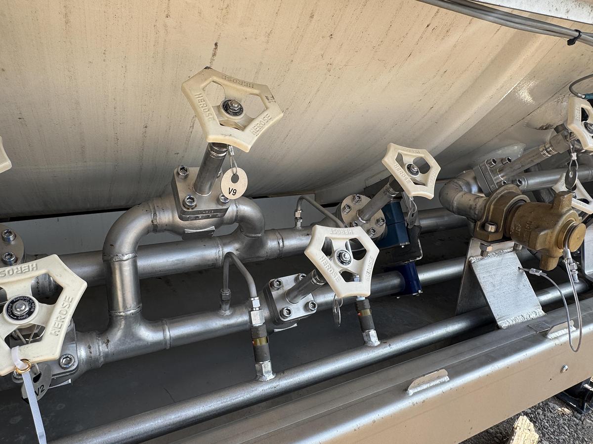 Mobile Cryogenic Gas Trailer with Storage and Regasification (Storage Vessel 22,000L) (Regassification 15,000 SCFH)