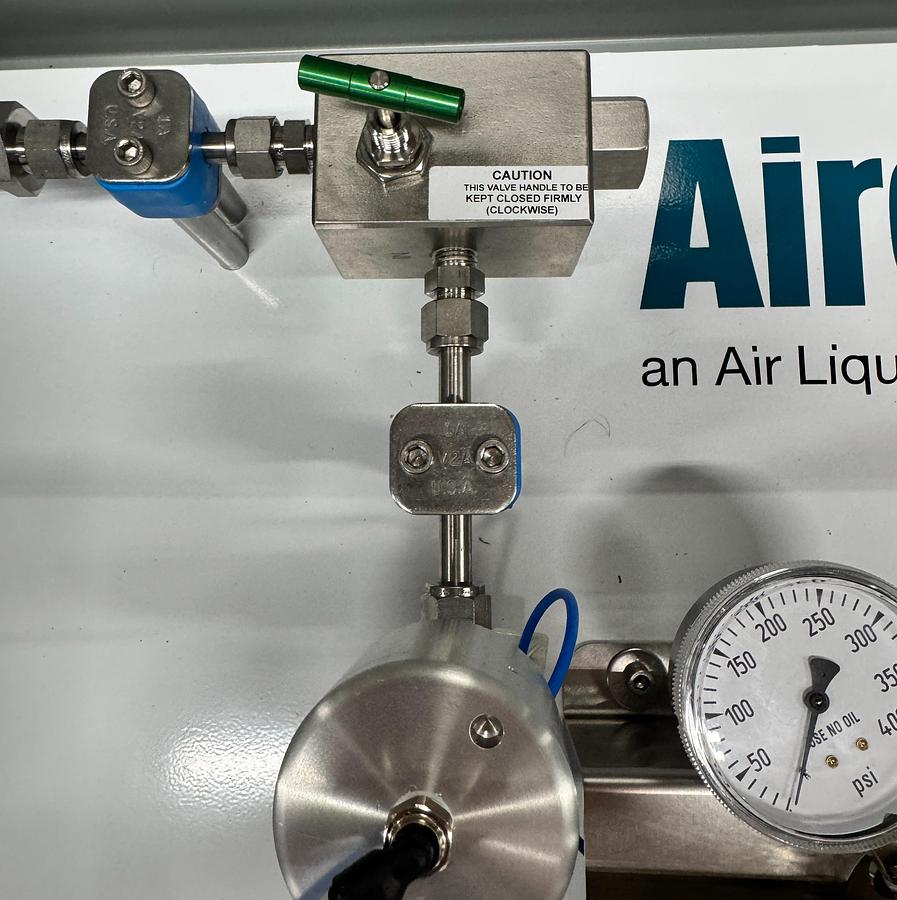 Used Hydrogen Switchover Manifold w/ Excess Flow and Estop Protection