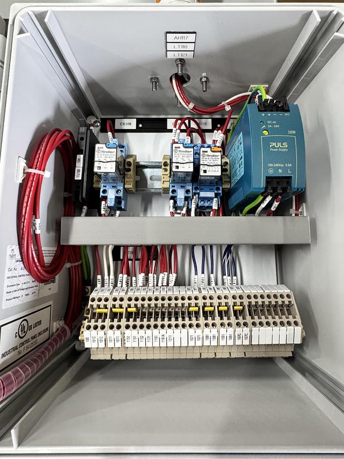 Used Hydrogen Switchover Manifold w/ Excess Flow and Estop Protection