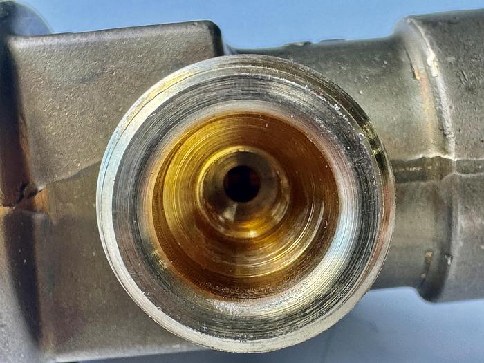 Gas Valve CGA350 - 3360 psi 316L - D20030511 Brass Sold by cases (20 units in a case)
