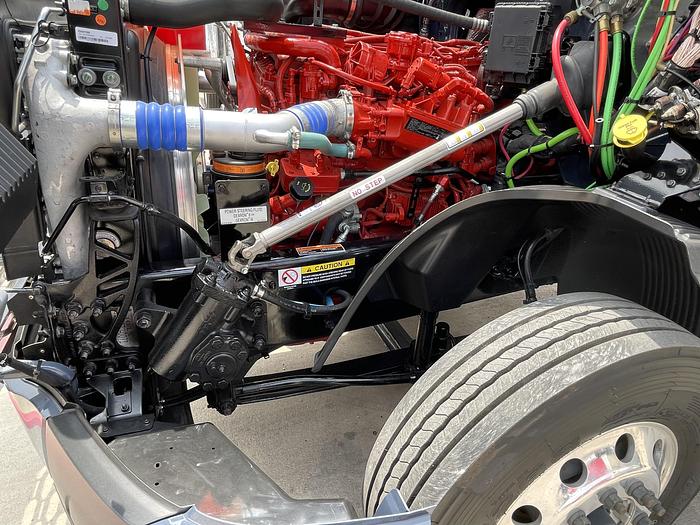 2022 Volvo VNL64, Cummins ISX 12L 400HP CNG Engine, Amazon Truck, 600 miles only