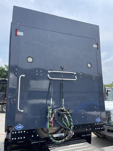 2022 Volvo VNL64, Cummins ISX 12L 400HP CNG Engine, Amazon Truck, 600 miles only