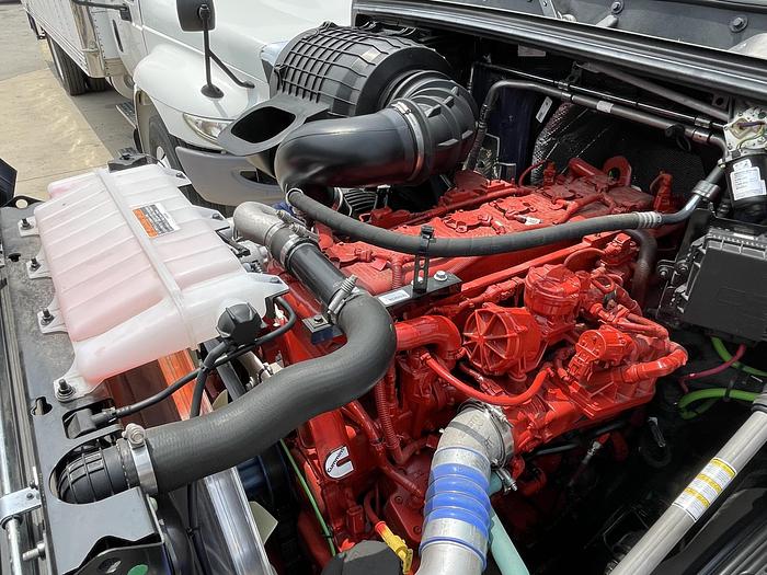 2022 Volvo VNL64, Cummins ISX 12L 400HP CNG Engine, Amazon Truck, 600 miles only