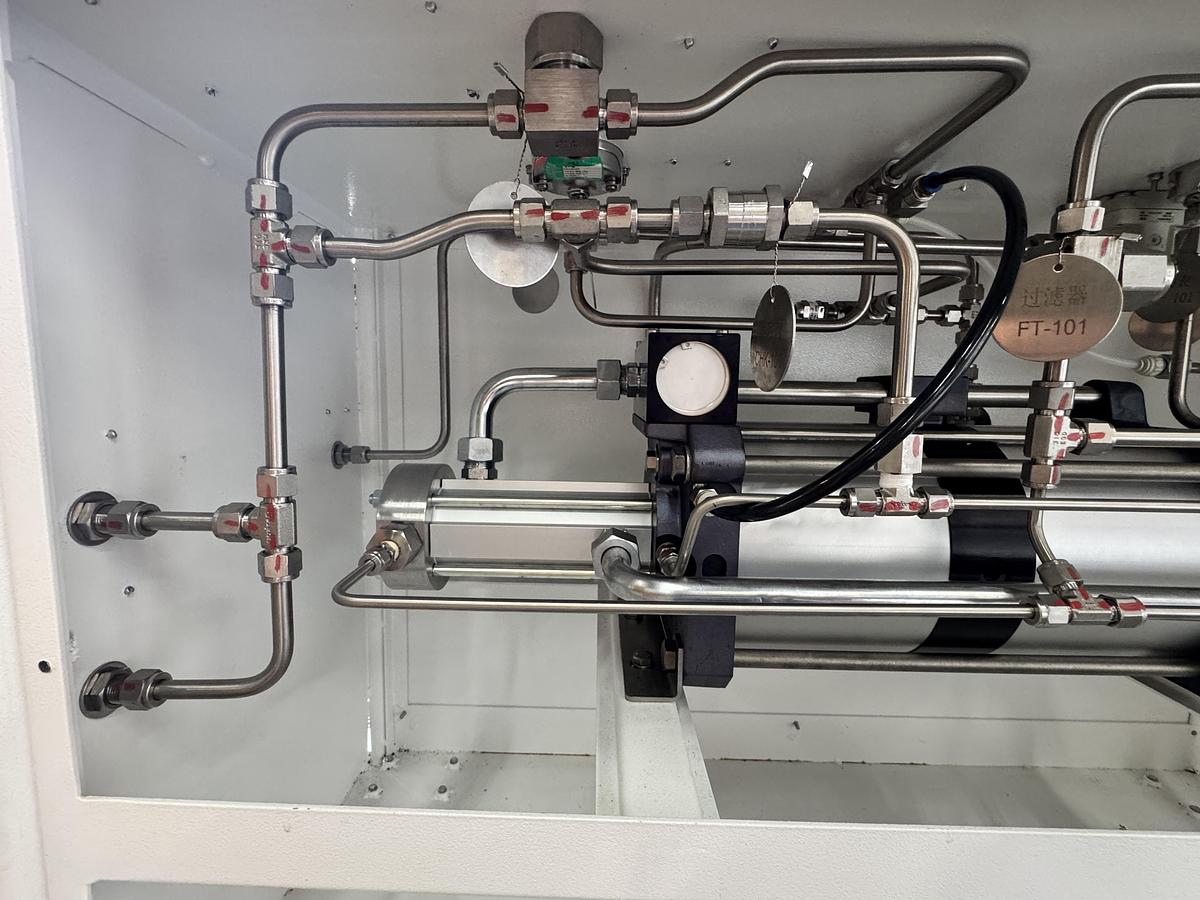 Used 350 Bar Hydrogen Compressor, H2 Fueling Booster Unit with H2 Nozzle (5076 PSI)