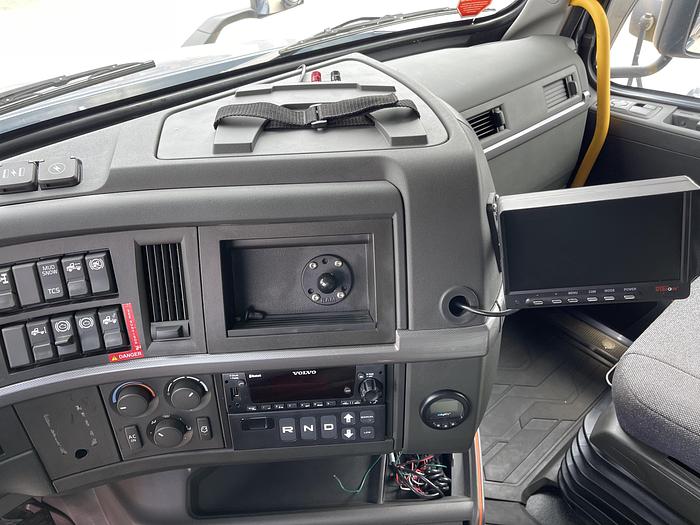 2022 Volvo VNL64, Cummins ISX 12L 400HP CNG Engine, Amazon Truck, 600 miles only