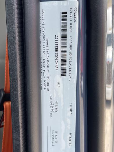 2022 Volvo VNL64, Cummins ISX 12L 400HP CNG Engine, Amazon Truck, 600 miles only