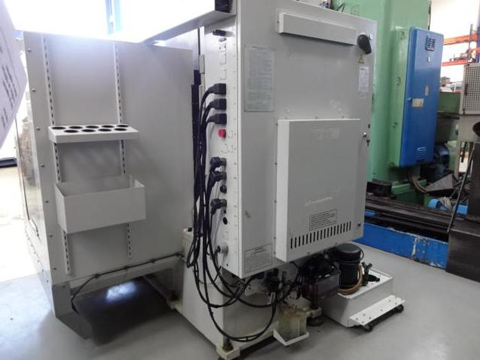 Utilisé Centre d’usinage vertical 3 axes Marque MIKRON – HAAS