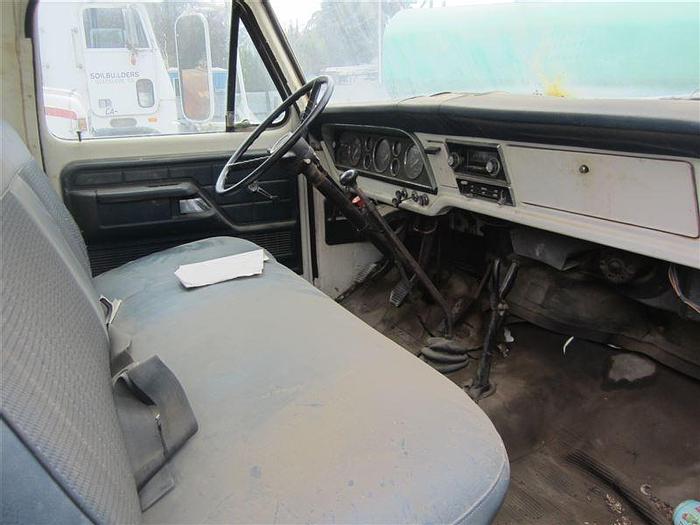 Used 1972 Ford Pump Hoist 15T Rig