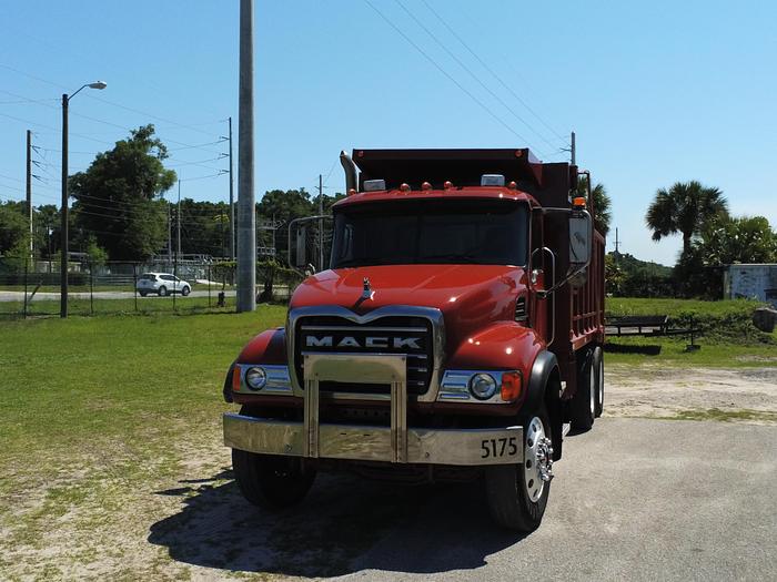Used 2005 MACK CV713
