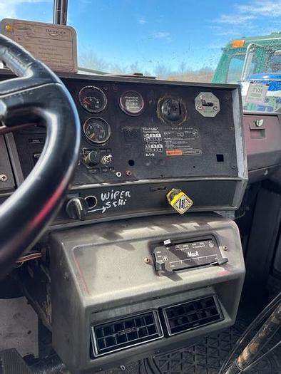 Used MACK ROLL-OFF 1999 RD 690 S GALBRAITH HOIST