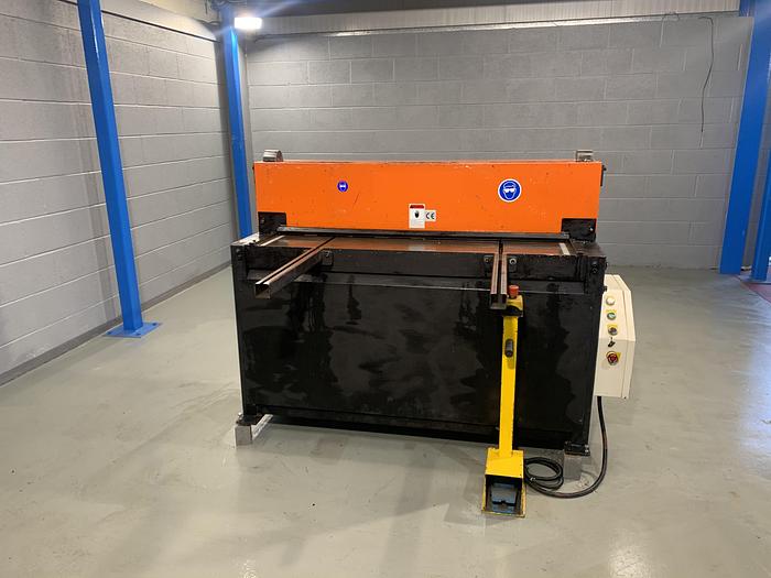 Used MAXIMART 1250mm x 3.25 HYDRAULIC guillotine
