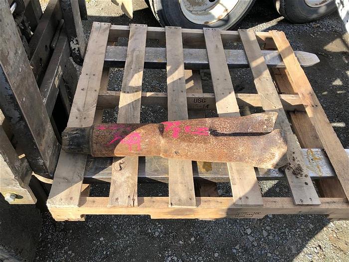 Used 7-7/8" X 25" Chisel Style Drill Bit 2.25x3.25 Thread for Cable Tool