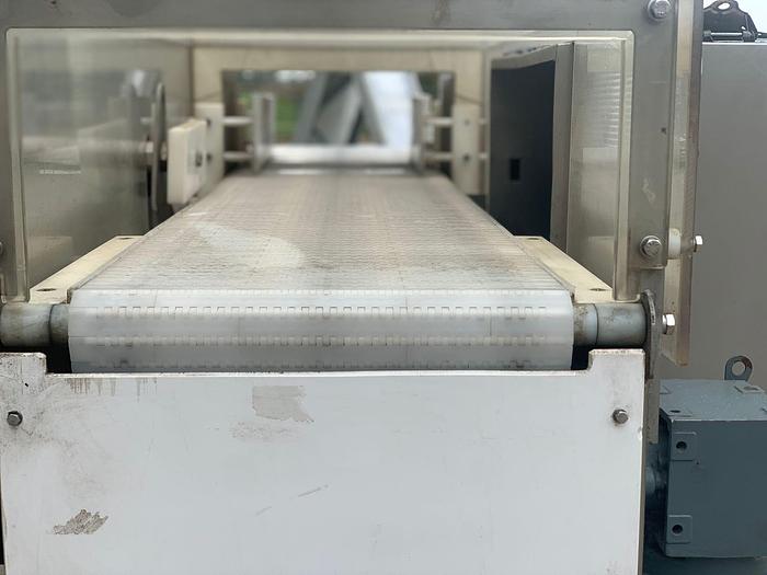 Used Safeline Mettler-Toledo Metal Detector with push-arm reject (runs Right to Left)