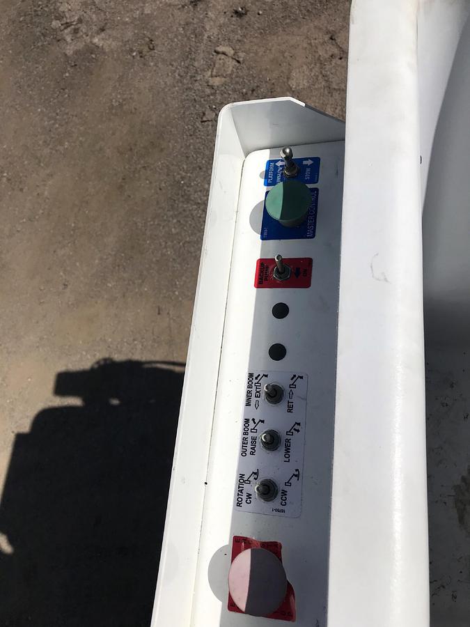 Used 2019 VERSALIFT VANTEL29NE-01
