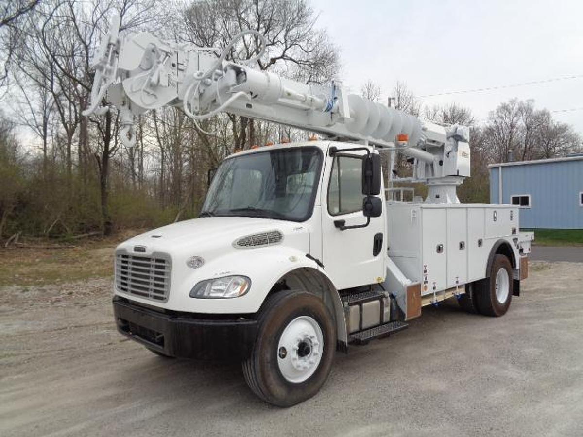 Used 2019 ALTEC DM47B-TR Digger Derrick Crane Truck