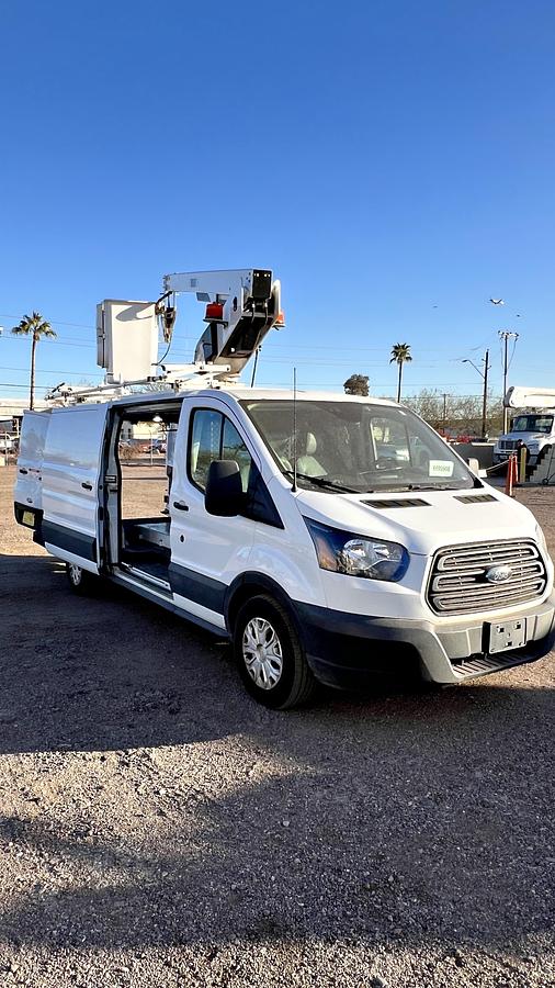 Used 2019 VERSALIFT VANTEL29NE-01