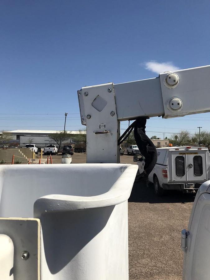 Used 2019 VERSALIFT VANTEL29NE-01