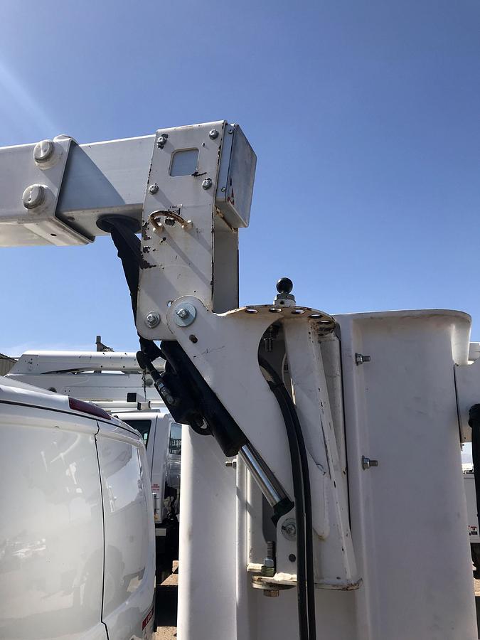 Used 2019 VERSALIFT VANTEL29NE-01
