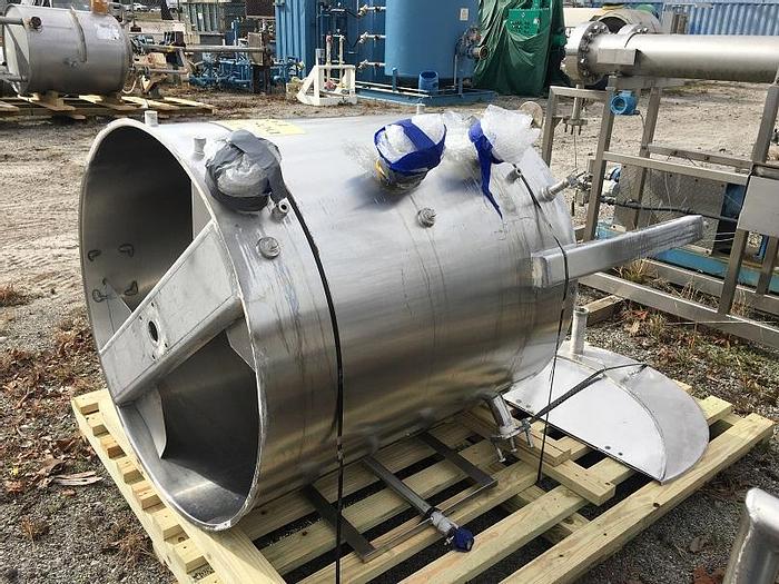 Used Used approximately 300 gallon 304 stainless steel vertical tank