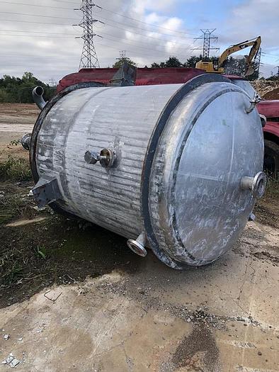 Used Used approximately 1000 gallon stainless steel vertical tank