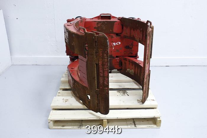 Used Auramo Roll Clamp, 60" Max Diameter #39944