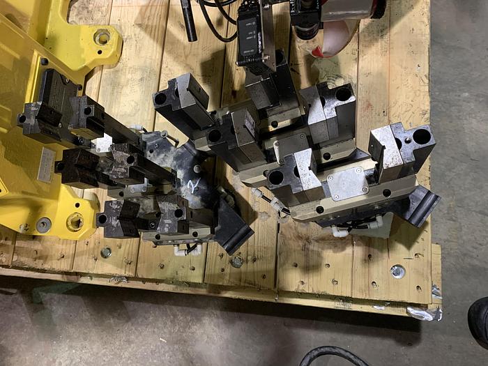 Used FANUC M710iC/70T GANTRY ROBOTIC SYSTEM, R30iA, 8' TALL RAIL X 11'6" OF TRAVEL