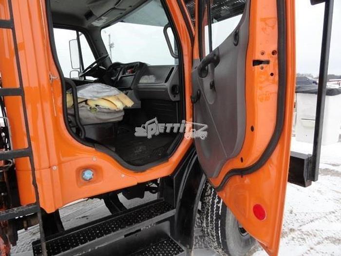 Used 2011 FREIGHTLINER BUSINESS CLASS M2 106