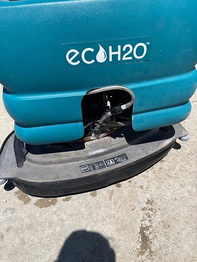 Refurbished TENNANT 5680 WALK-BEHIND FLOOR SCRUBBER (32" DUAL-DISK) #M5700R