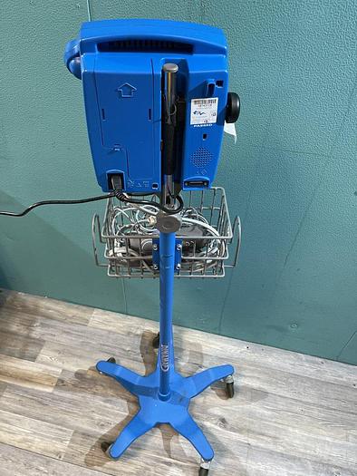 Gebraucht GE DINAMAP Pro 400V2 Patientenmonitor auf Trolley mit Zubehör