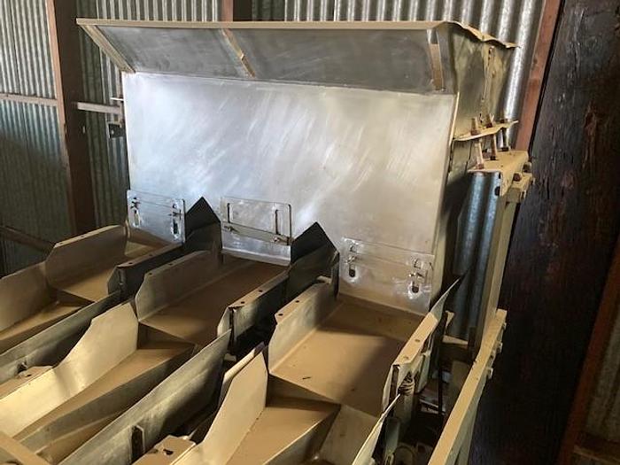 Used Triangle 3- Bucket Flexitron 1600 Linear Scale Filler