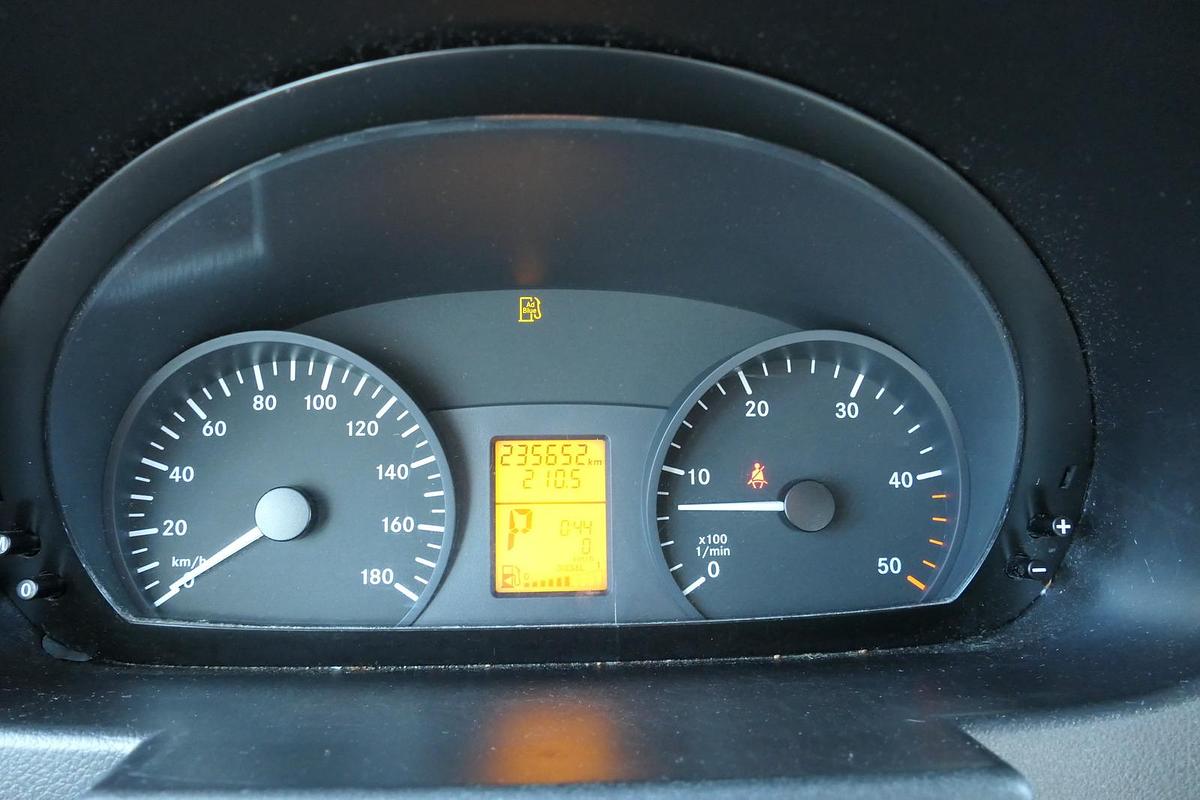 Gebraucht Mercedes-Benz 319 Sprinter 6-Zylinder Rettungswagen  Strobel