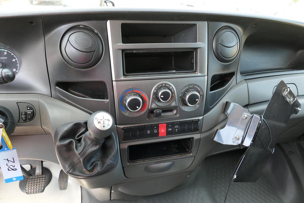 Gebraucht Iveco Daily 35 S11 C30C AUTOMATIK KAMERA Regale LUFT DURCHGANG EURO-5 CoC