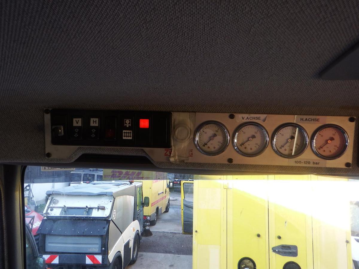 Gebraucht Mercedes-Benz 1124AF 4x4 ZW Feuerwehr Zweiwege Schienenverkehr Lenkachse - AHK - Seilwinde - SFZ