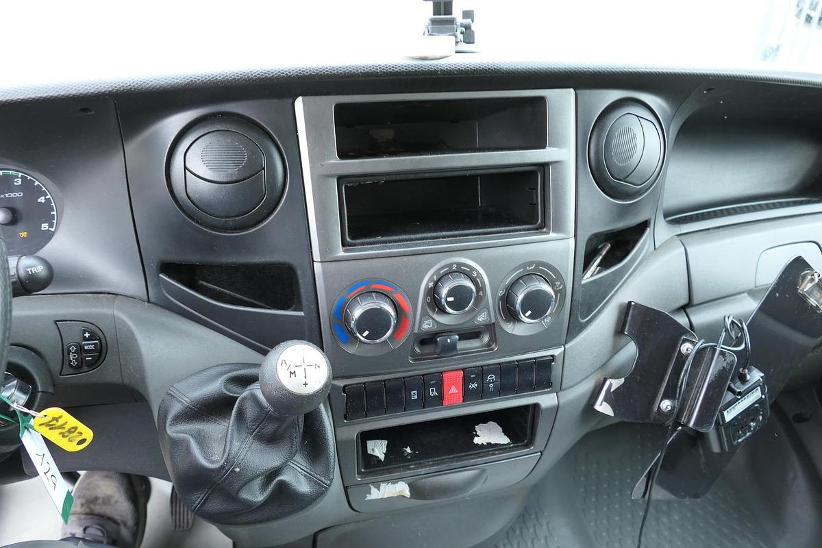 Gebraucht Iveco Daily 35 S11 C30C Kurz AUTOMATIK KAMERA Regale LUFT DURCHGANG EURO-5 CoC