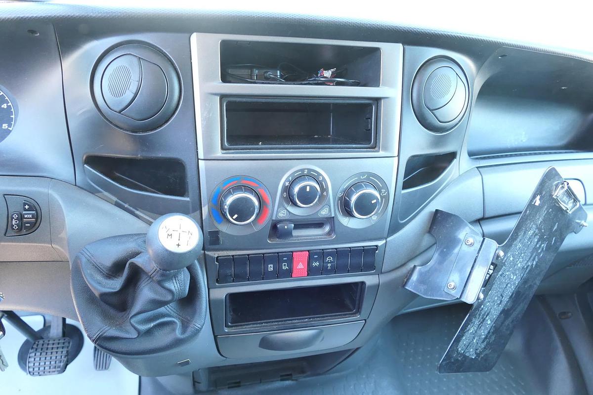 Gebraucht Iveco Daily 35 S11 C30C AUTOMATIK KAMERA Regale LUFT DURCHGANG EURO-5 CoC