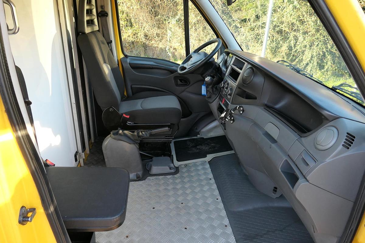 Gebraucht Iveco Daily 35 S11 C30C AUTOMATIK KAMERA Regale LUFT DURCHGANG EURO-5 CoC