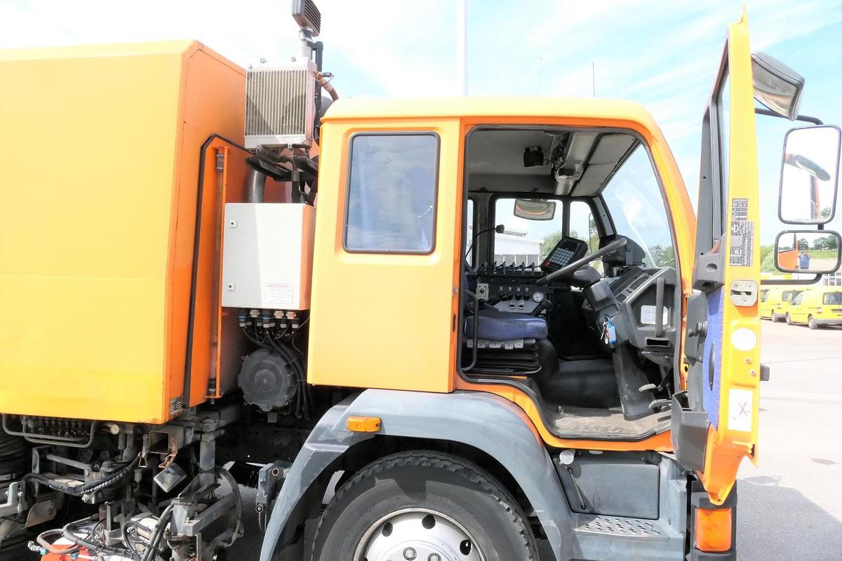 Gebraucht MAN LE 1608 KOMMUNAL KROLL BY SFZ - Rechtslenker