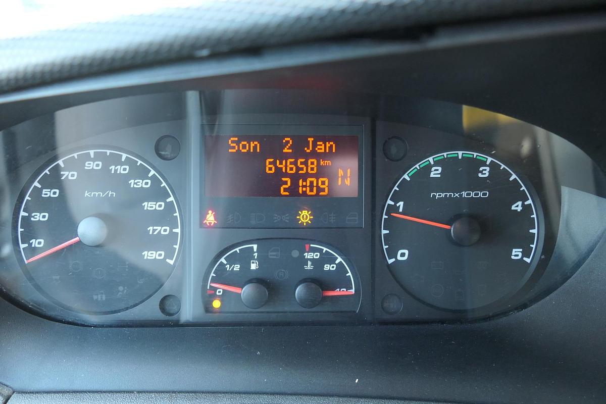 Gebraucht Iveco Daily 35 S11 C30C AUTOMATIK KAMERA Regale LUFT DURCHGANG EURO-5 CoC