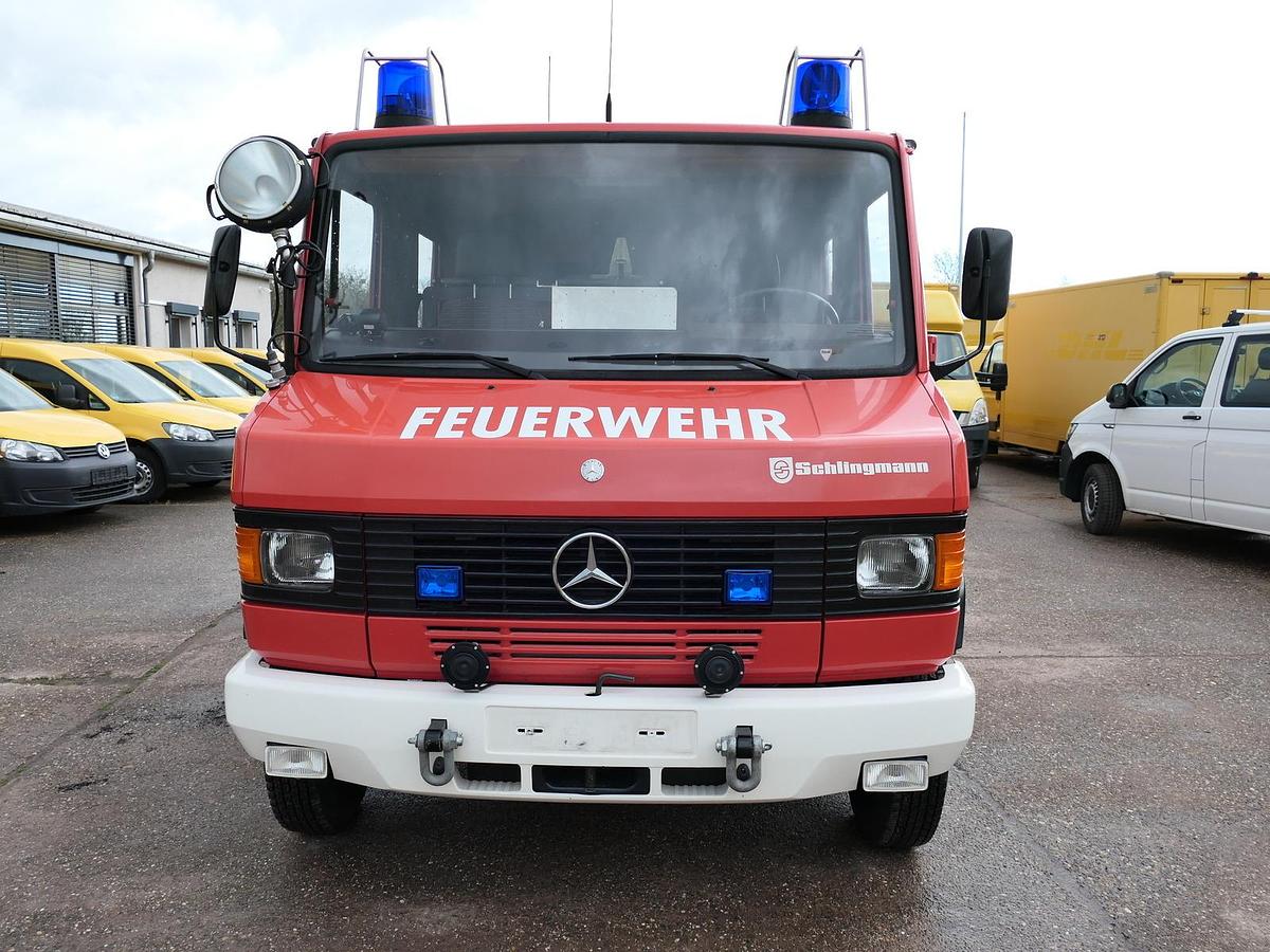 Gebraucht Mercedes-Benz 814 D LF 8/6 DoKa AHK Löschwassertank 600L Schlingmann