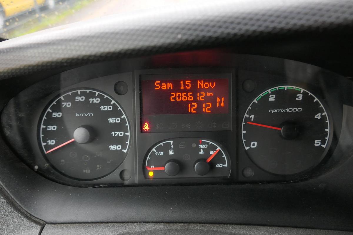 Gebraucht Iveco Daily 35 S11 C30C AUTOMATIK KAMERA Regale LUFT DURCHGANG EURO-5 CoC