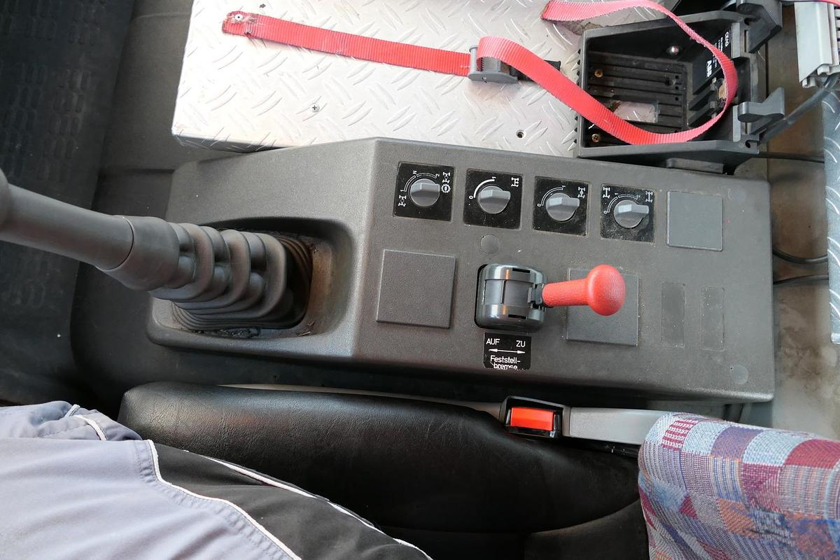 Gebraucht Iveco FF 95 E LF 8 DoKa AHK 4X4 SFZ FEUERWEHR Einzelbereifung!!