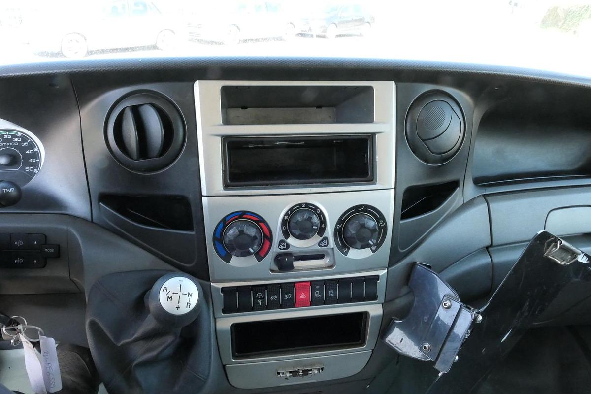 Gebraucht Iveco Daily 35 S11 C30C AUTOMATIK KAMERA MAXI Regale DURCHGANG