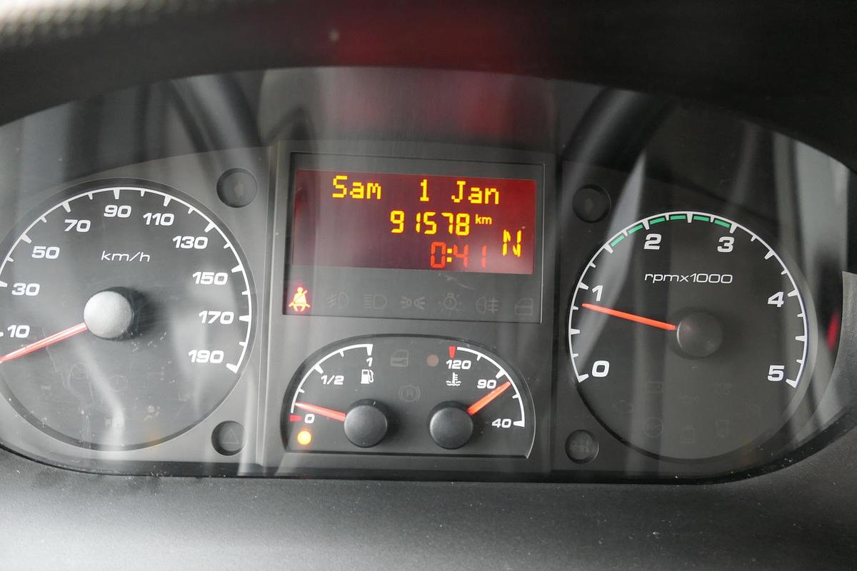 Gebraucht Iveco Daily 35 S11 C30C AUTOMATIK KAMERA Regale LUFT DURCHGANG EURO-5 CoC