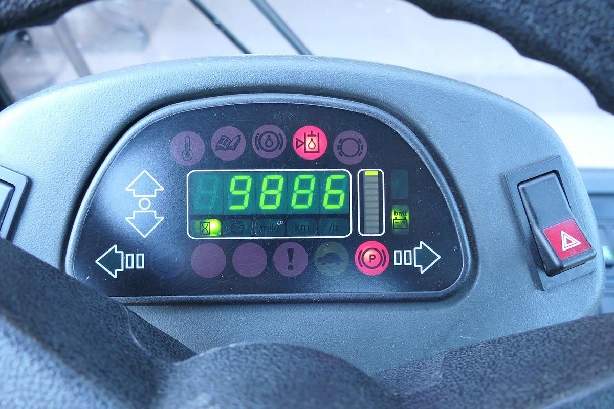 Gebraucht Linde P250 Schlepper AHK Batterie 24/2021 Schiebetüren