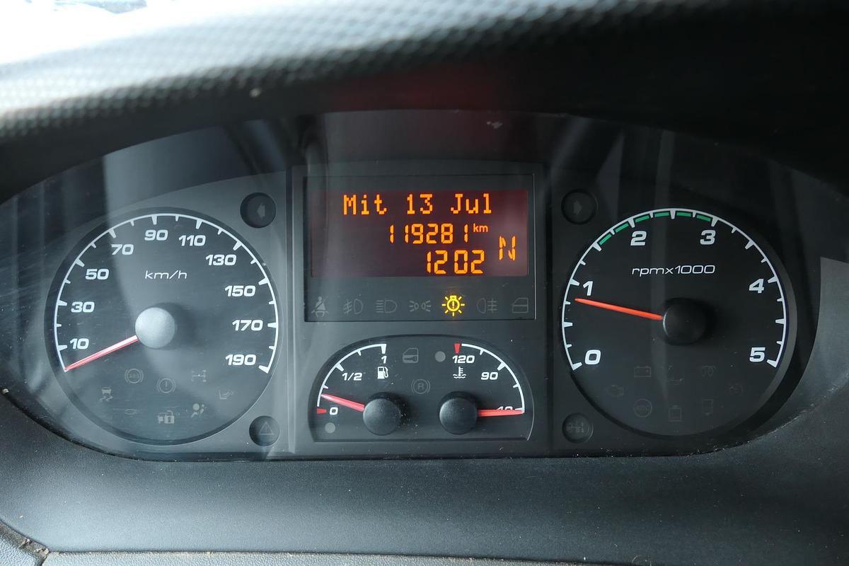 Gebraucht Iveco Daily 35 S11 C30C AUTOMATIK KAMERA Regale LUFT DURCHGANG EURO-5 CoC