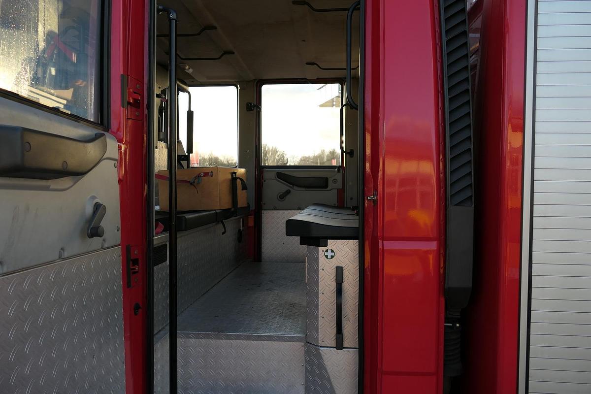 Gebraucht Iveco FF 95 E LF 8 DoKa AHK 4X4 SFZ FEUERWEHR Einzelbereifung!!